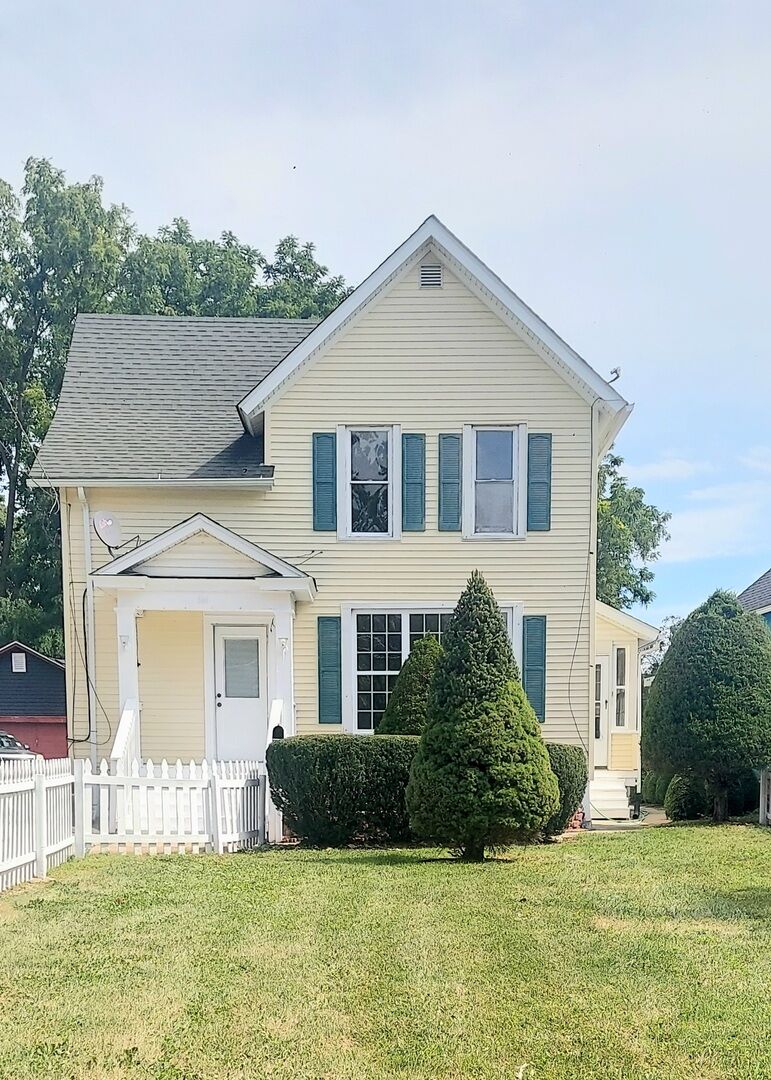 Property Photo:  840 Douglas Avenue  IL 60505 