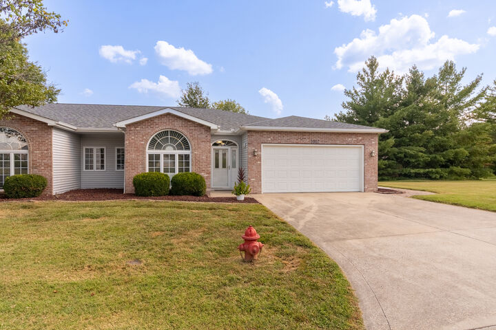 Property Photo: 1017 Villa Court IL 62901
