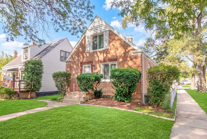 Property Photo:  3354 N Paris Avenue  IL 60634 