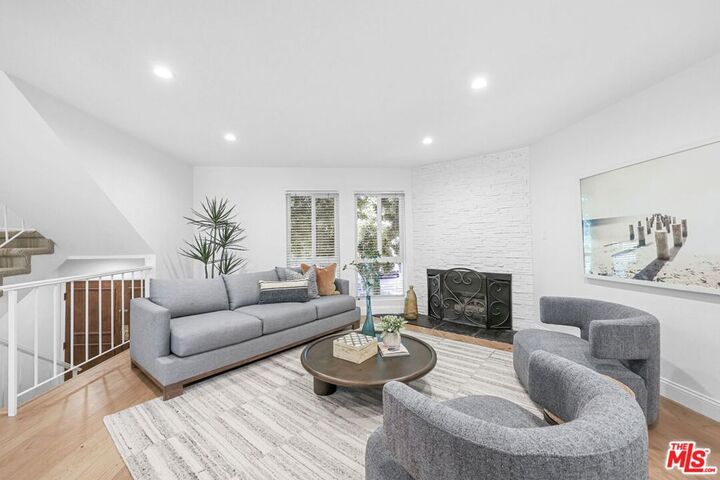 Property Photo:  2844 Avenel Street  CA 90039 