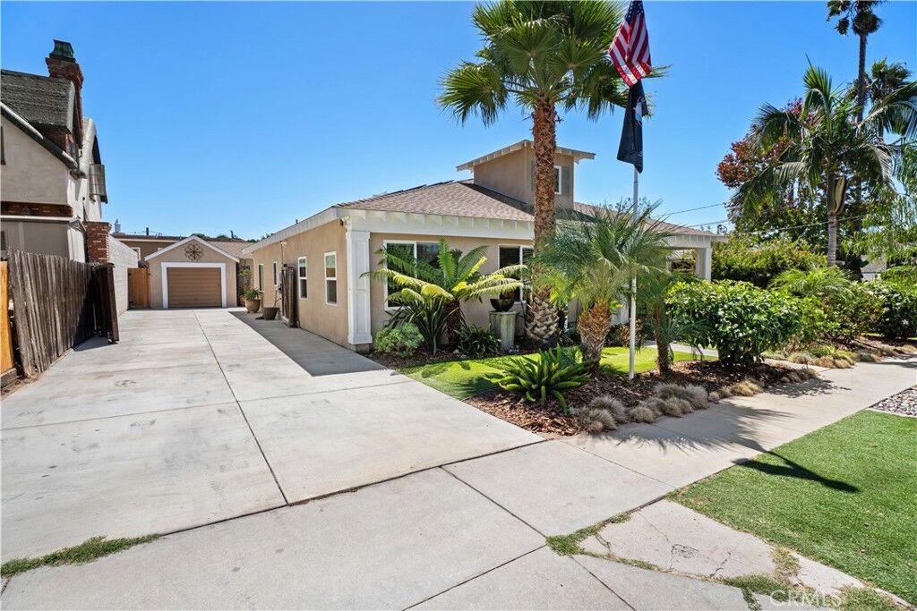 Property Photo:  526 E Maple  CA 90245 