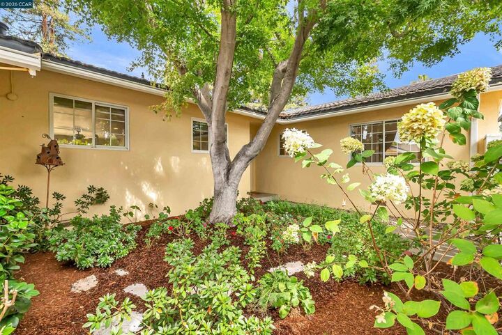 Property Photo:  2330 Gill Port Ln  CA 94598 