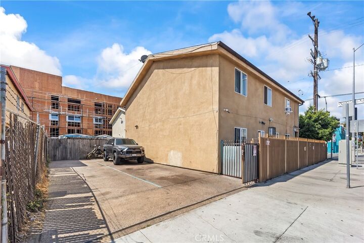 Property Photo:  6102 S San Pedro Street  CA 90003 