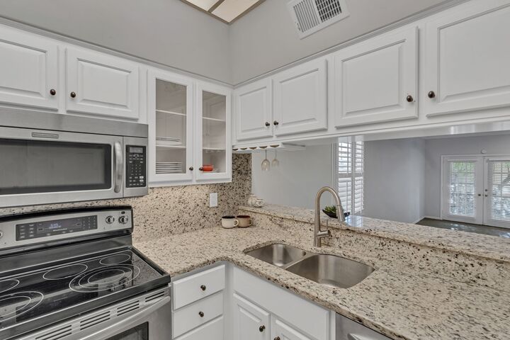 Property Photo:  107 W End Pl  TN 37205 
