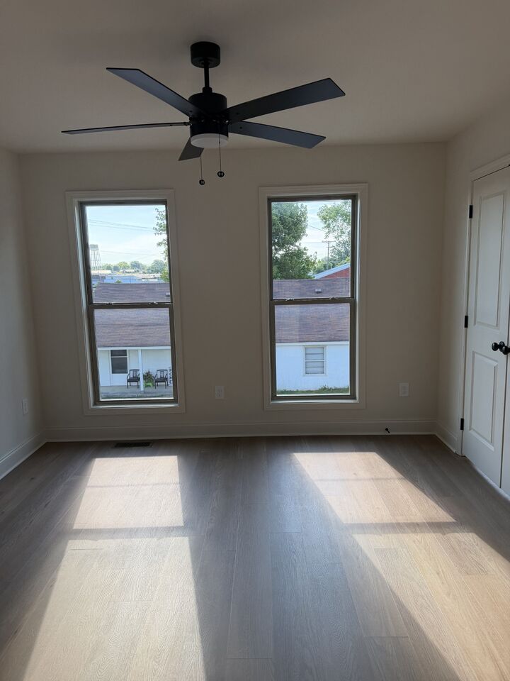 Property Photo:  194 10th Ave W 194  TN 37172 