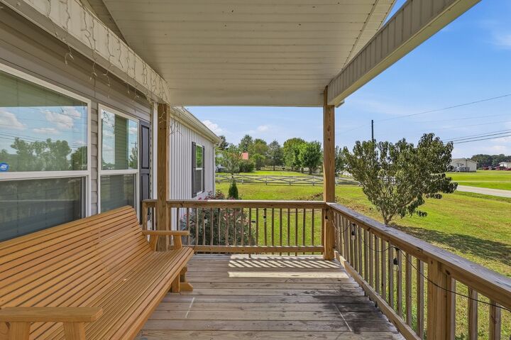Property Photo: 136 Hawkins Dr TN 37166
