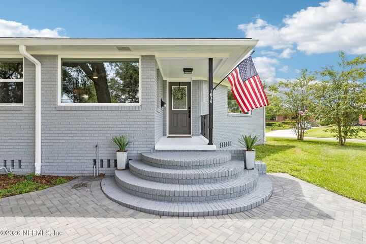 Property Photo: 1634 Woodmere Drive FL 32210