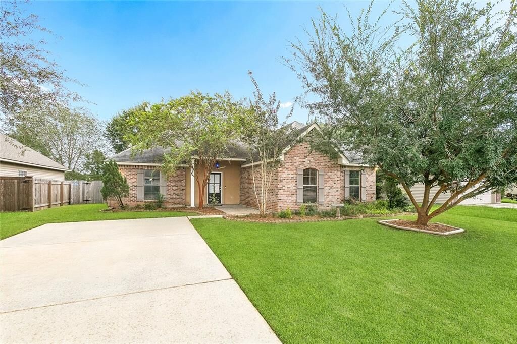 Property Photo: 41807 E Snowball Circle LA 70454