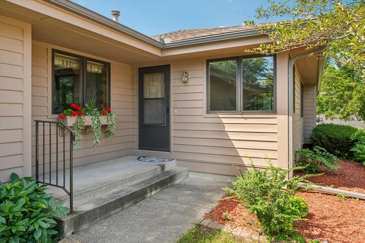 Property Photo:  1236 Woodley Street E  MN 55057 