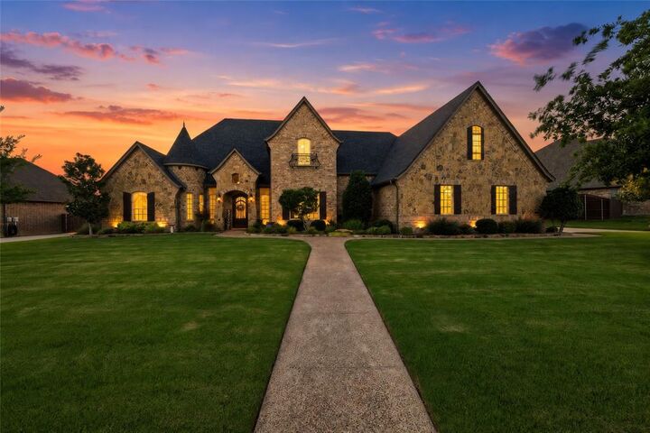Property Photo: 1408 Clover Drive TX 76052
