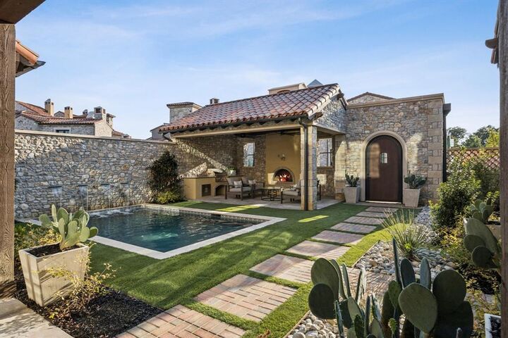 Property Photo: 12 Cardona TX 76262