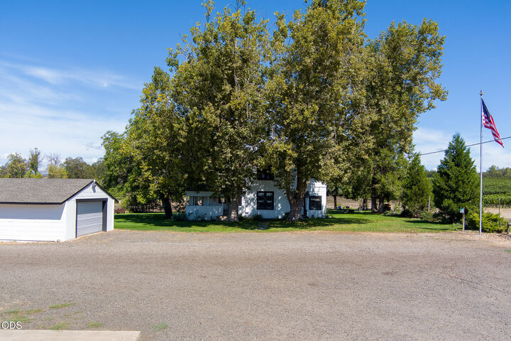 Property Photo: 1098 Nick Young Road OR 97524
