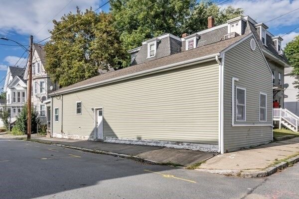 Property Photo:  89 Auburn Street  MA 01830 