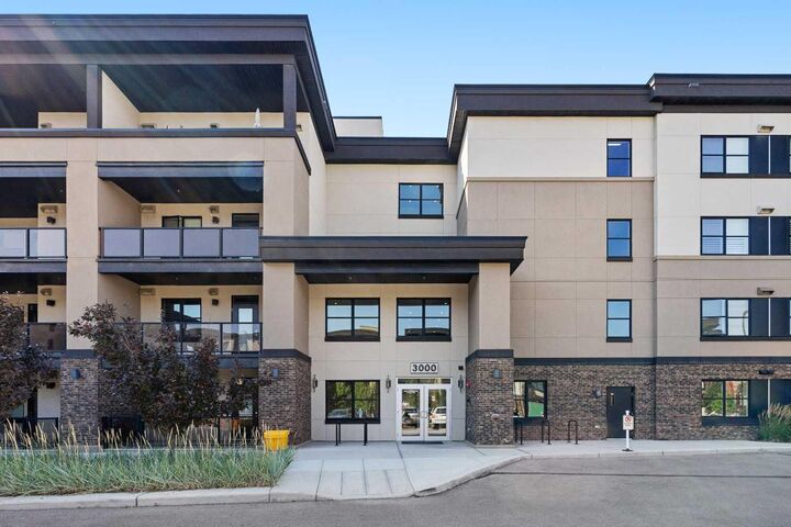 Property Photo: 80 Greenbriar Place NW 3308 AB T3B 6J4