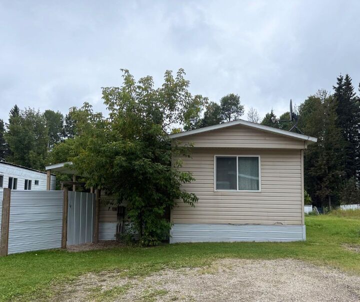 Property Photo:  32 9-Pinewoods Drive  AB T4T 2A4 