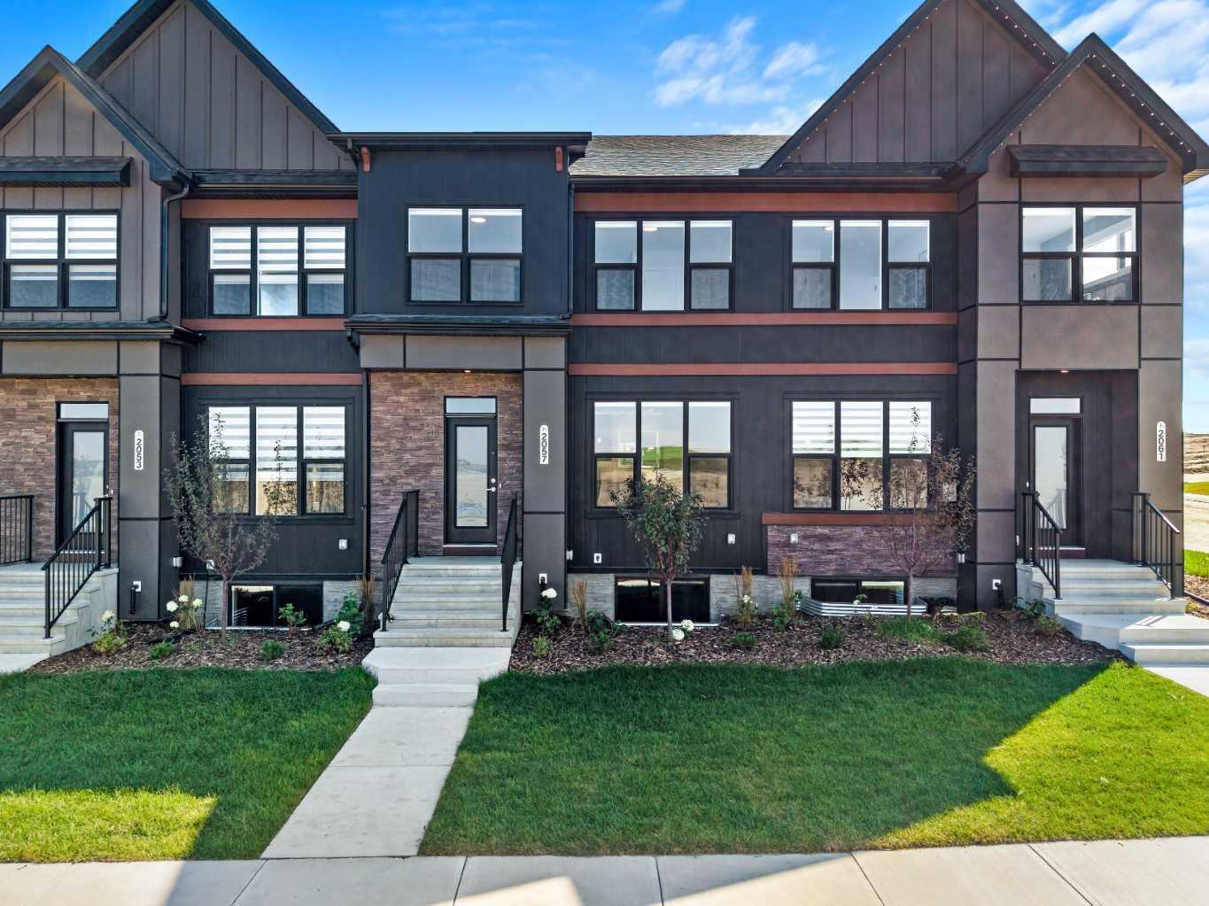 Property Photo:  2057 Vantage Way SW  AB T4B 5Y5 