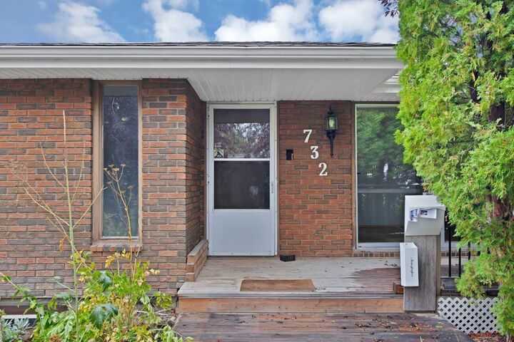 Property Photo:  732 Sabrina Road SW  AB T2W 0P3 