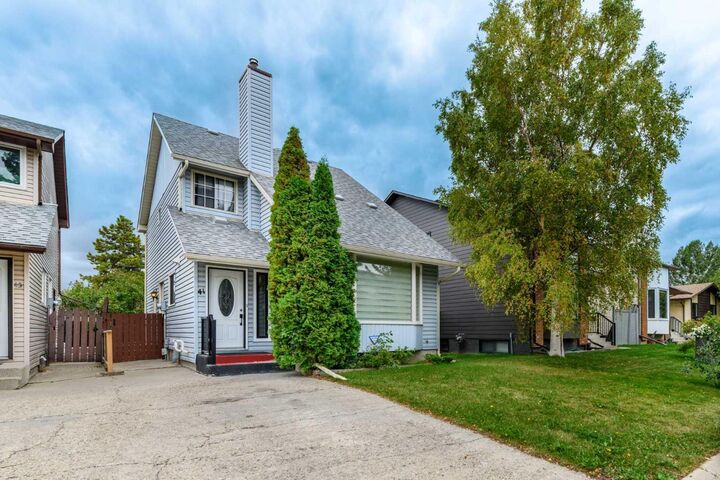 Property Photo:  41 Edgeford Way NW  AB T3A 2S9 
