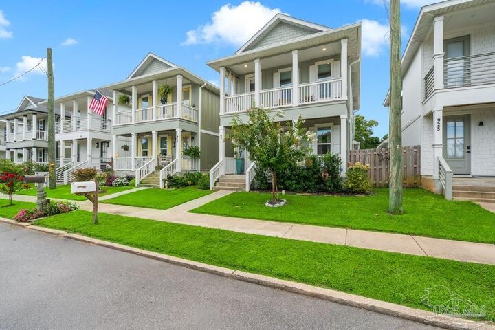 Property Photo:  921 W Jackson St  FL 32501 