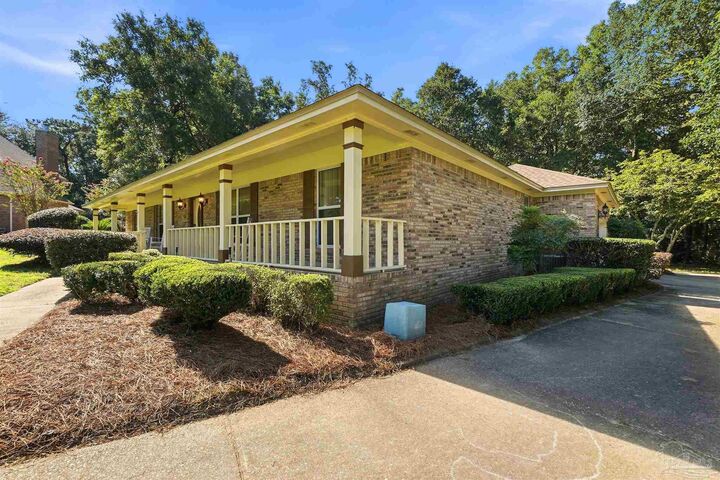 Property Photo: 10045 Fox Fire Pl FL 32514