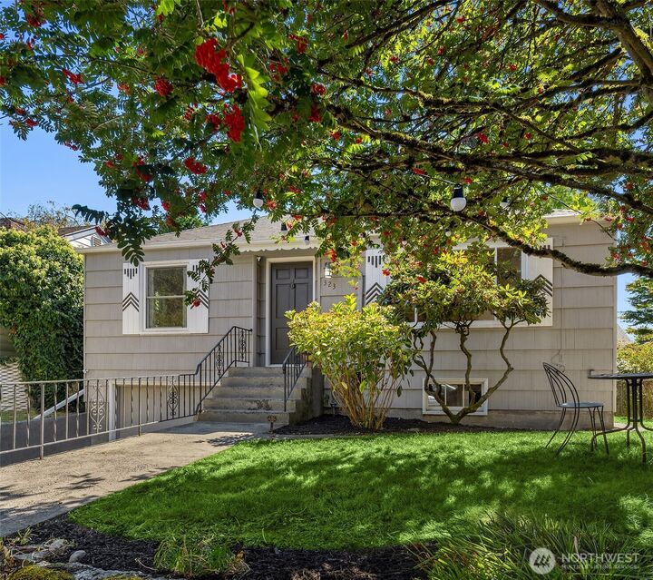 Property Photo:  323 NW 83rd Street  WA 98117 