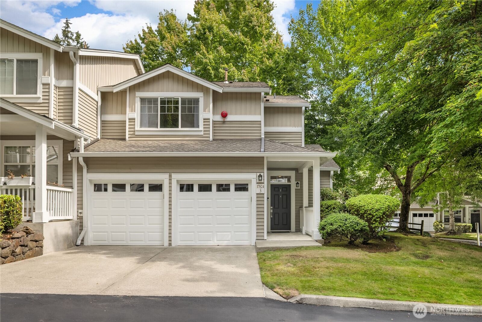 Property Photo: 17824 NE 96th Way 3 WA 98052