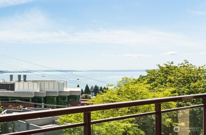 Property Photo:  500  Fifth Avenue W 505  WA 98119 