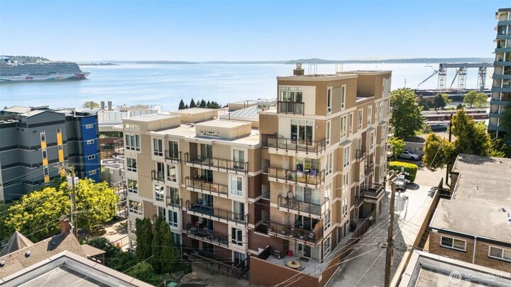 Property Photo:  500  Fifth Avenue W 505  WA 98119 