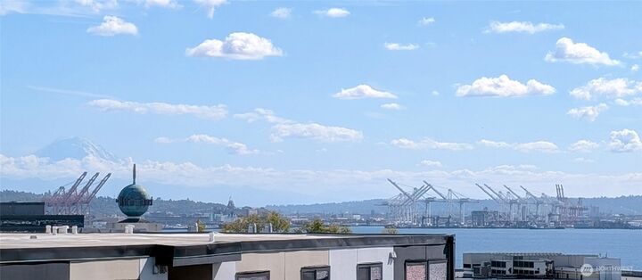 Property Photo:  500  5th Avenue W 505  WA 98119 