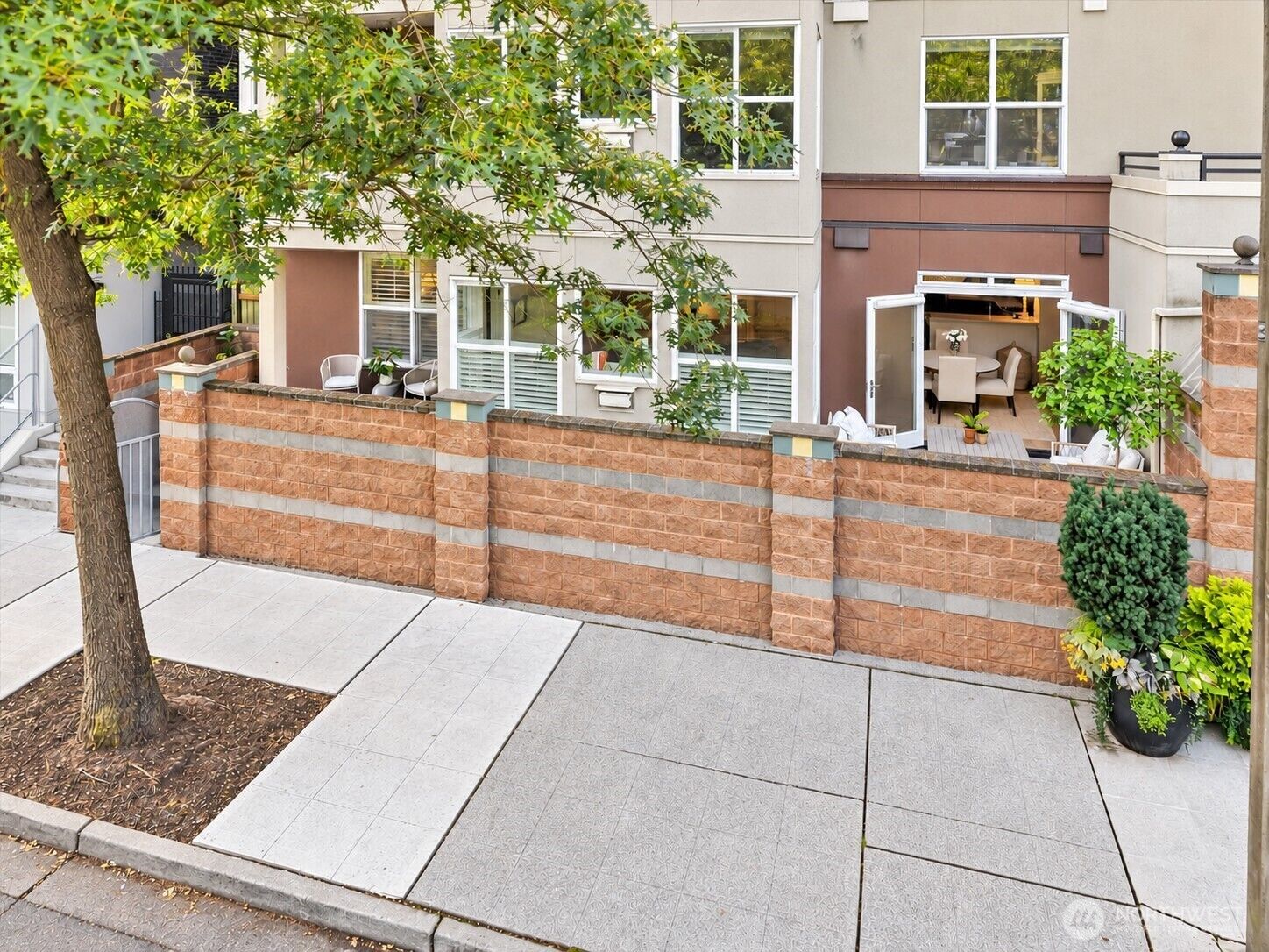 Property Photo: 10045 NE 1st Street 124 WA 98004