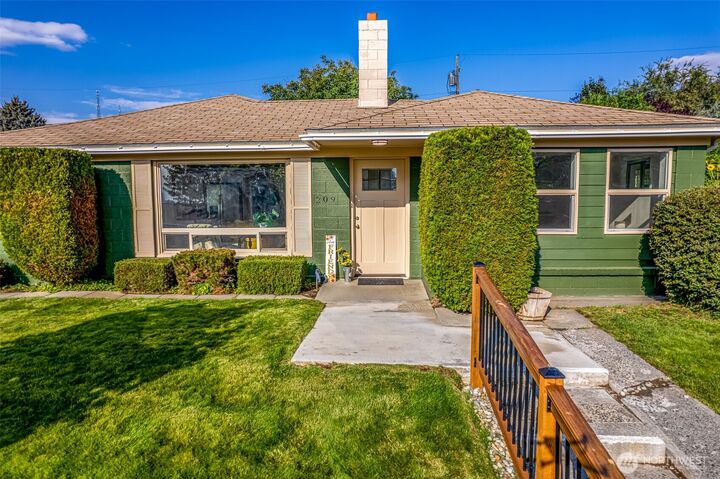 Property Photo:  209  Maringo Road  WA 98823 