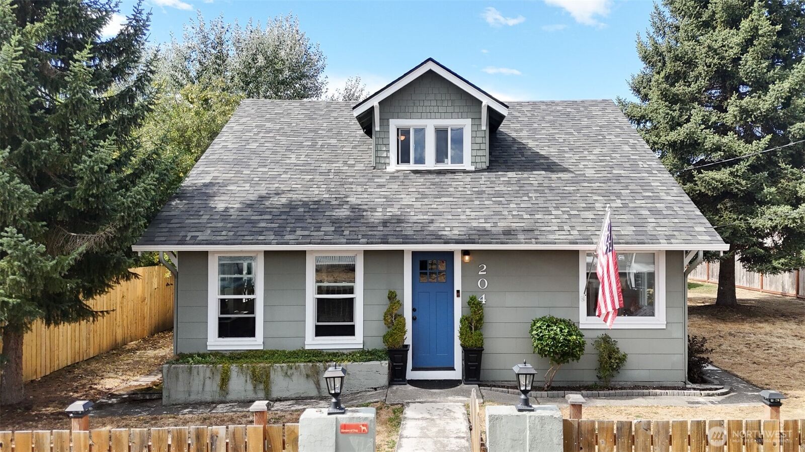 Property Photo:  204 SE 2nd Street  WA 98576 
