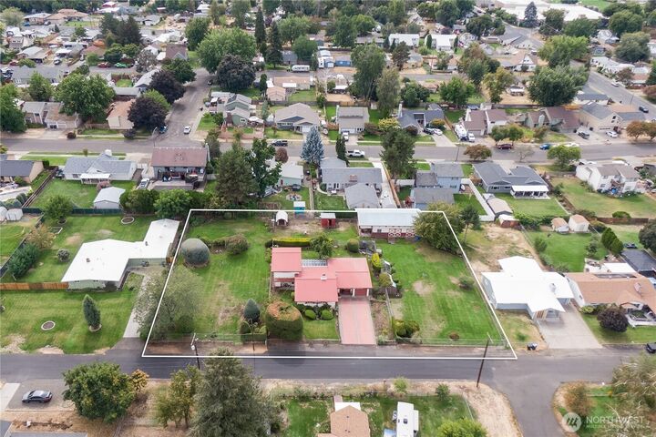 Property Photo:  1850  Delmont Street  WA 99362 