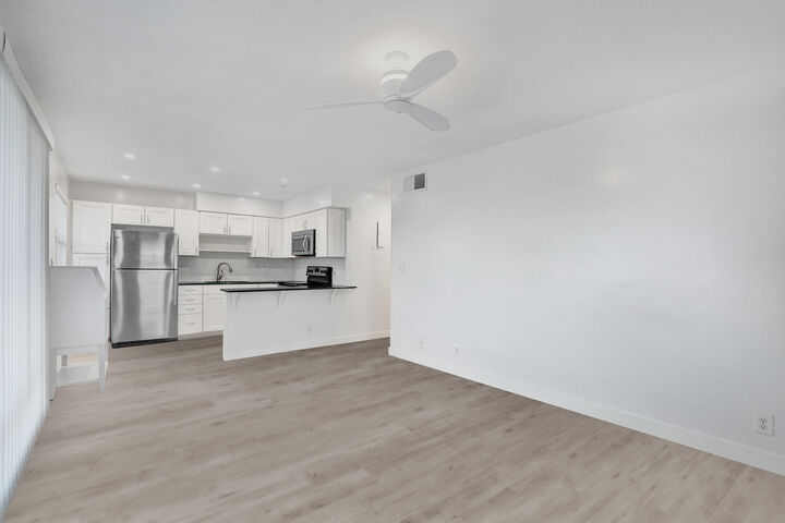 Property Photo:  2862 NE 32nd Street #13  FL 33306 