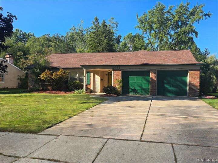 Property Photo:  2951 Hill Drive  MI 48085 