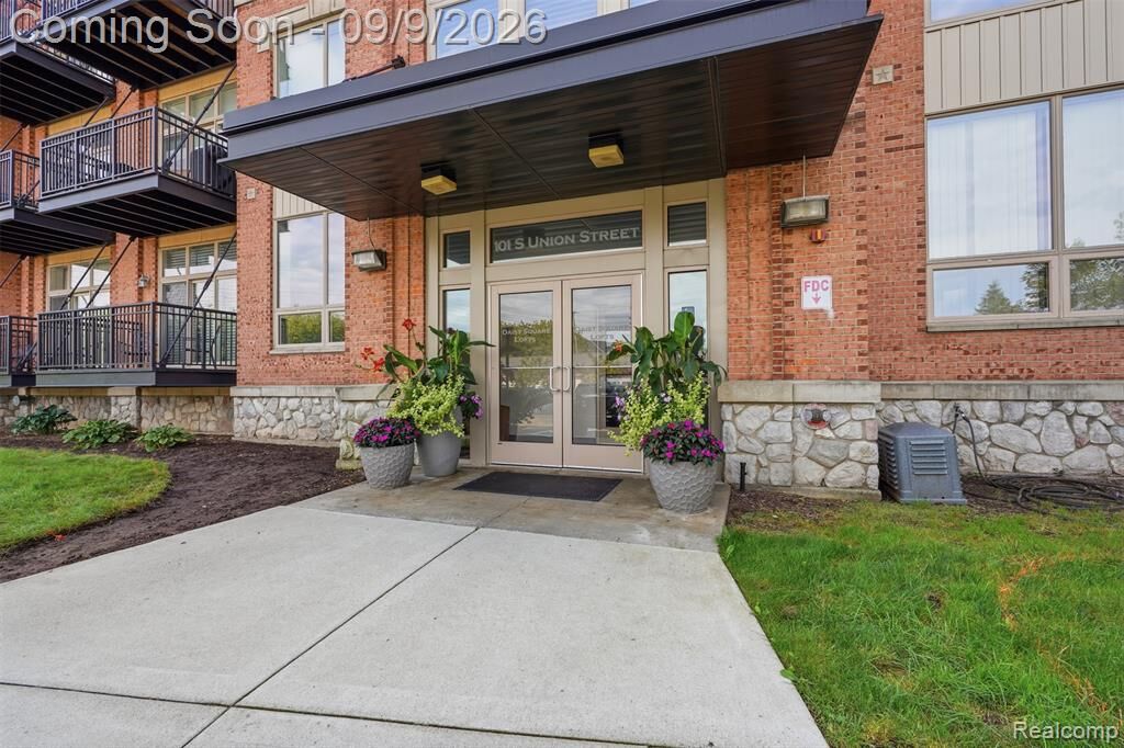 Property Photo:  101 S Union Street 116  MI 48170 