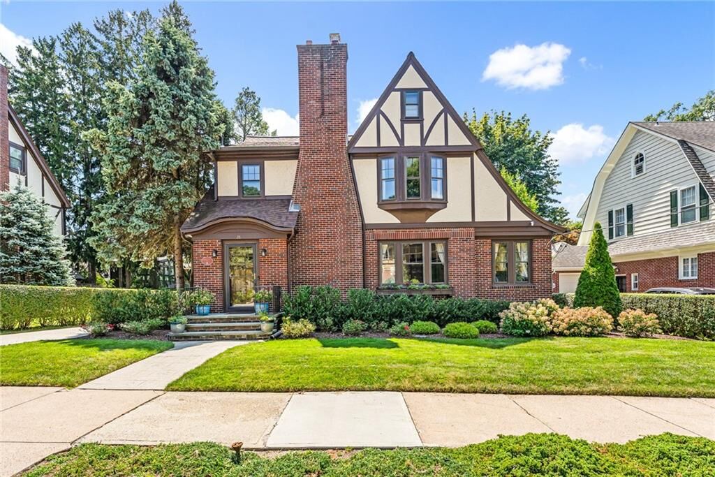 Property Photo: 28 Kenilworth Way RI 02860