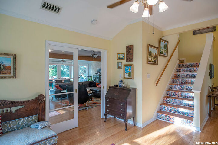 Property Photo:  231 Oakleaf Dr  TX 78209 