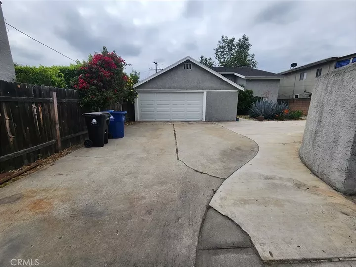 Property Photo:  2912 Acresite Street 1/2  CA 90039 