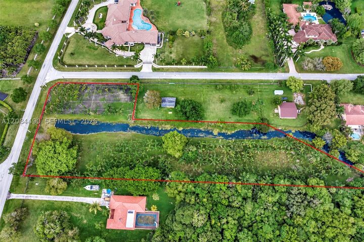 Property Photo:  4800 SW 178th Ave  FL 33331 