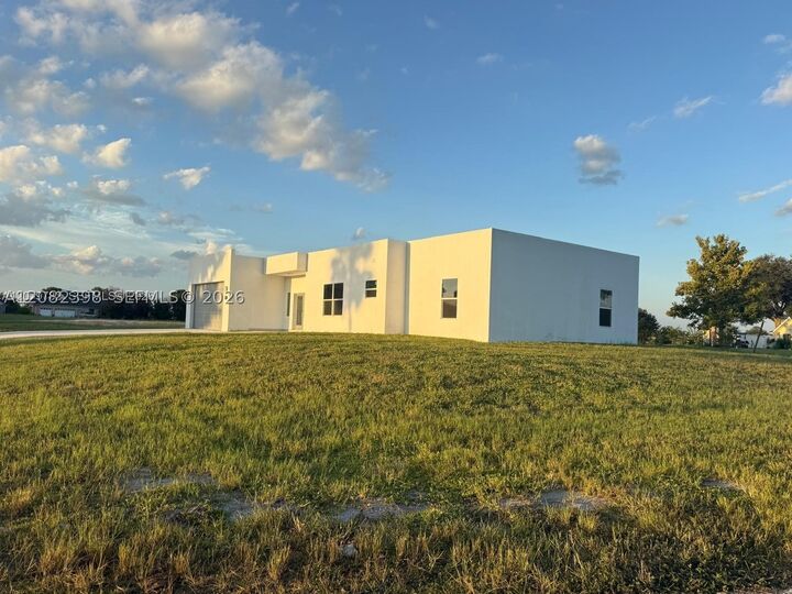 Property Photo:  401 Lexington Drive  FL 33876 