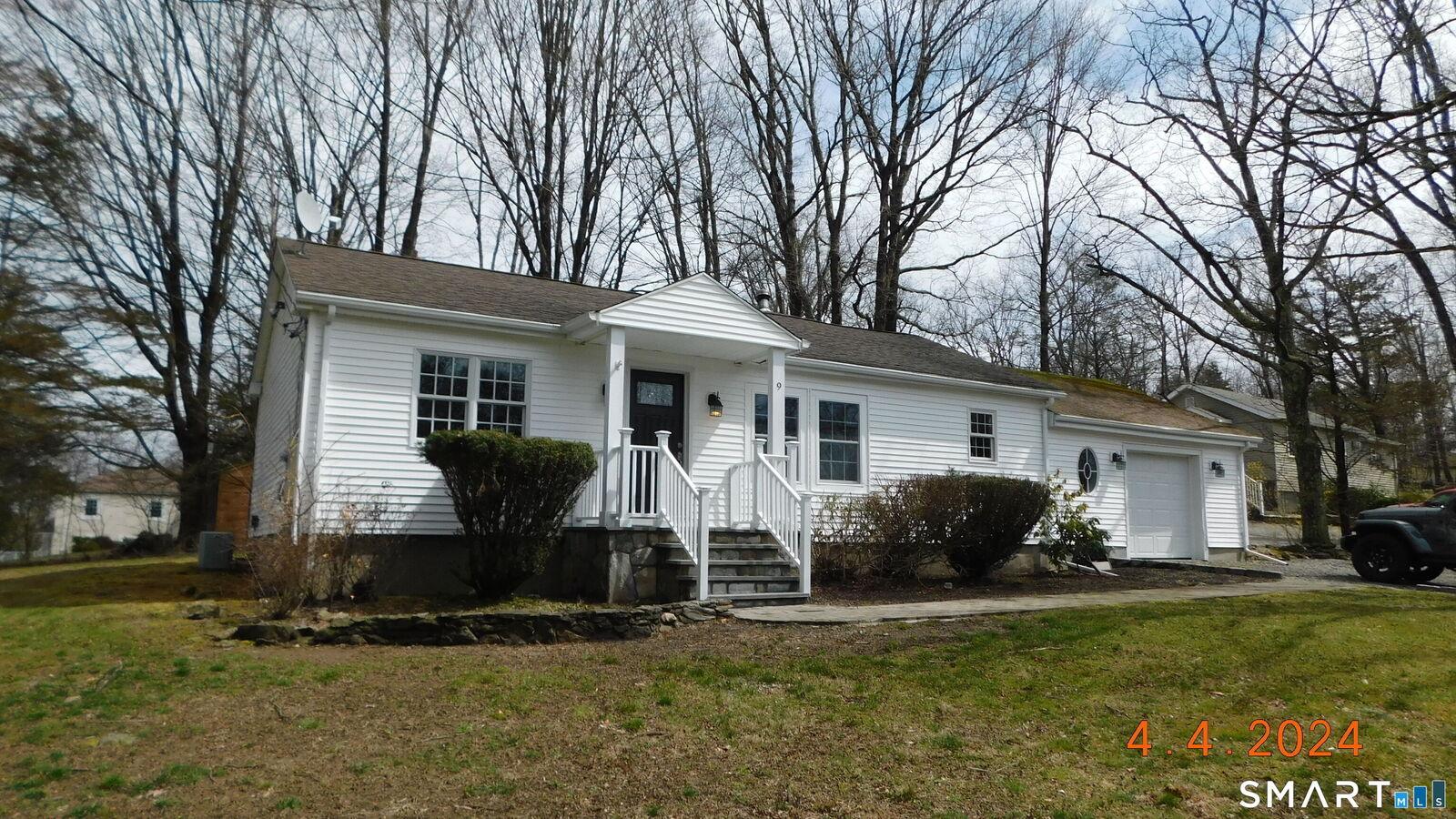 Property Photo:  