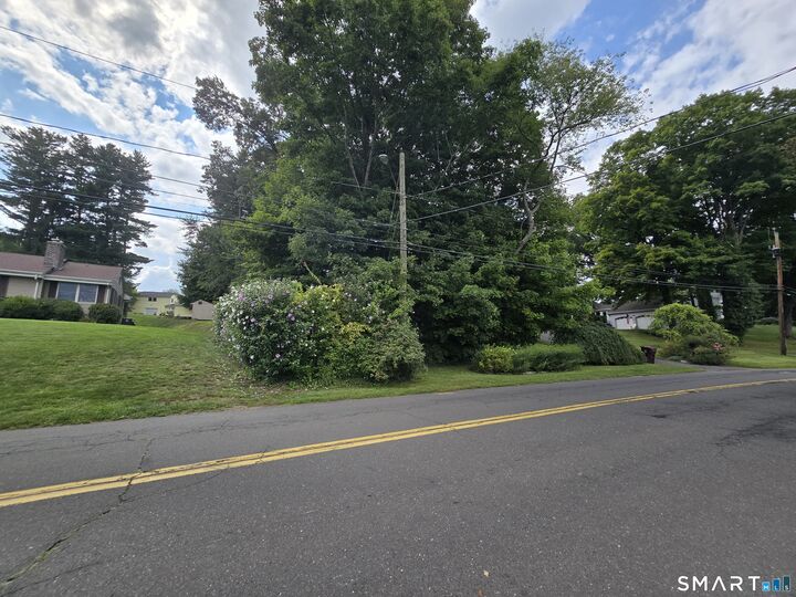 Property Photo:  9066 Woodpond Road  CT 06106 