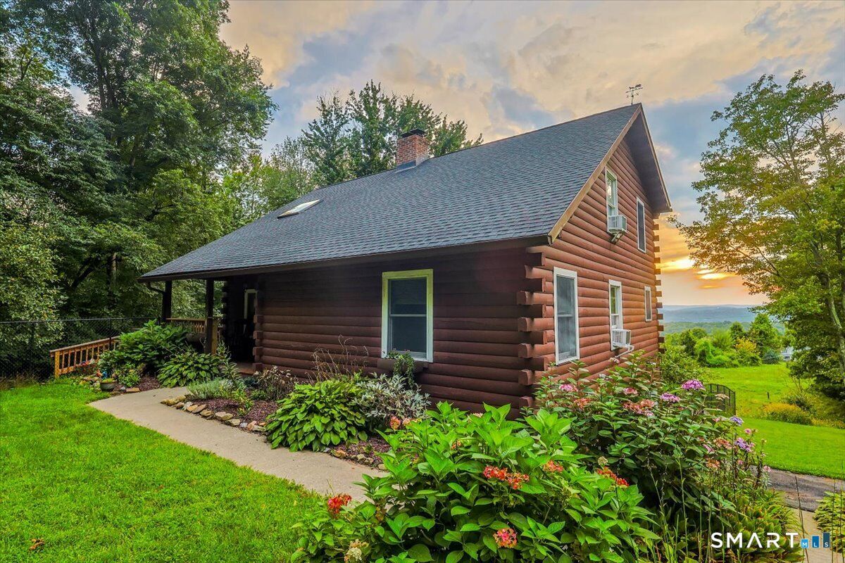 Property Photo:  7 High Meadow Road  CT 06776 