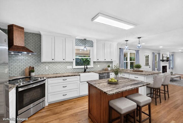 Property Photo: 617 Sharondale Court SC 29303