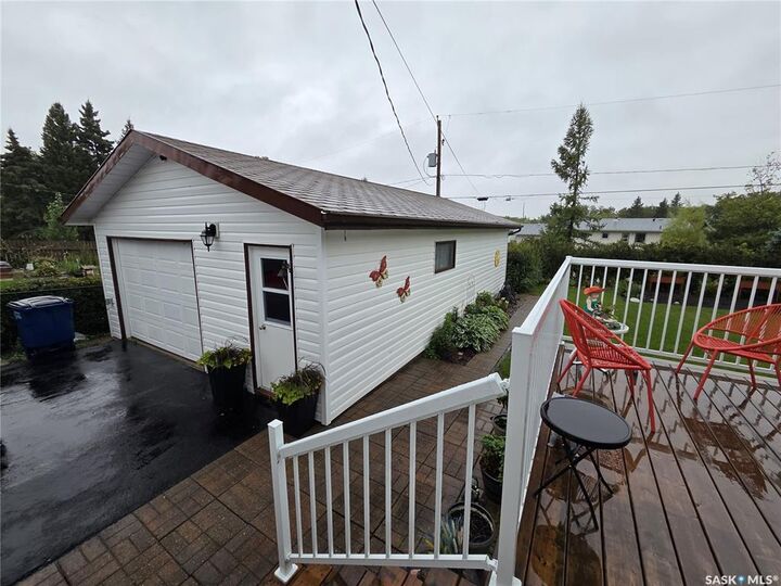 Property Photo: 729 4th Street NE 729 SK S0A 4J0