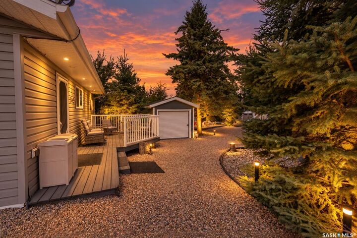 Property Photo:  404 Ash Avenue  SK S0M 1A0 