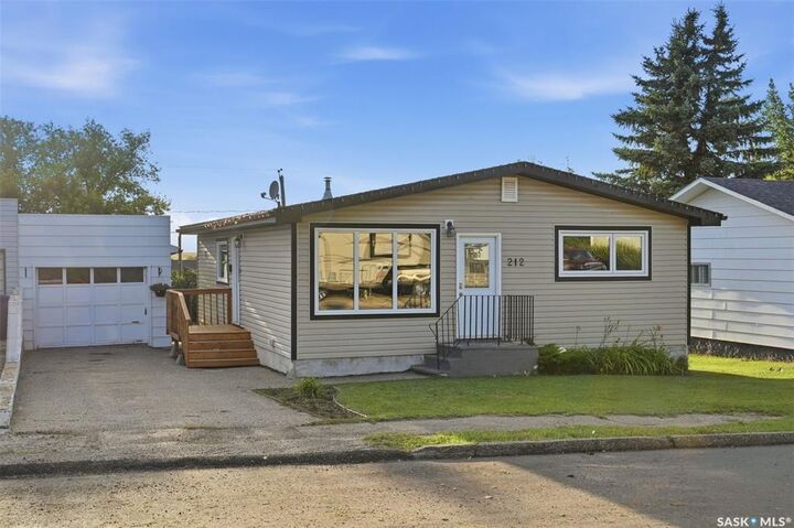 Property Photo: 212 3rd Street W SK S0L 0P0