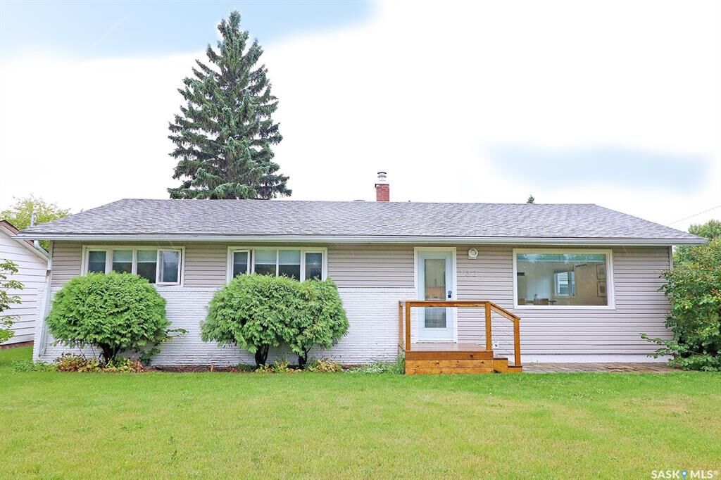 Property Photo:  132 King Street W  SK S3N 0V2 