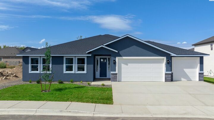 Property Photo:  1071 N Grant Pl  WA 99336 